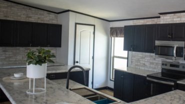 Top 5 Mistakes to Avoid When You Buy a Mobile Home (And How to Do It Right)